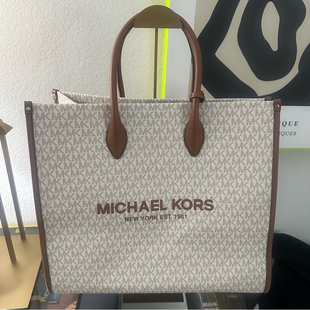 Michael Kors Jet Set Large Logo Tote Bag - Picture 3 of 6